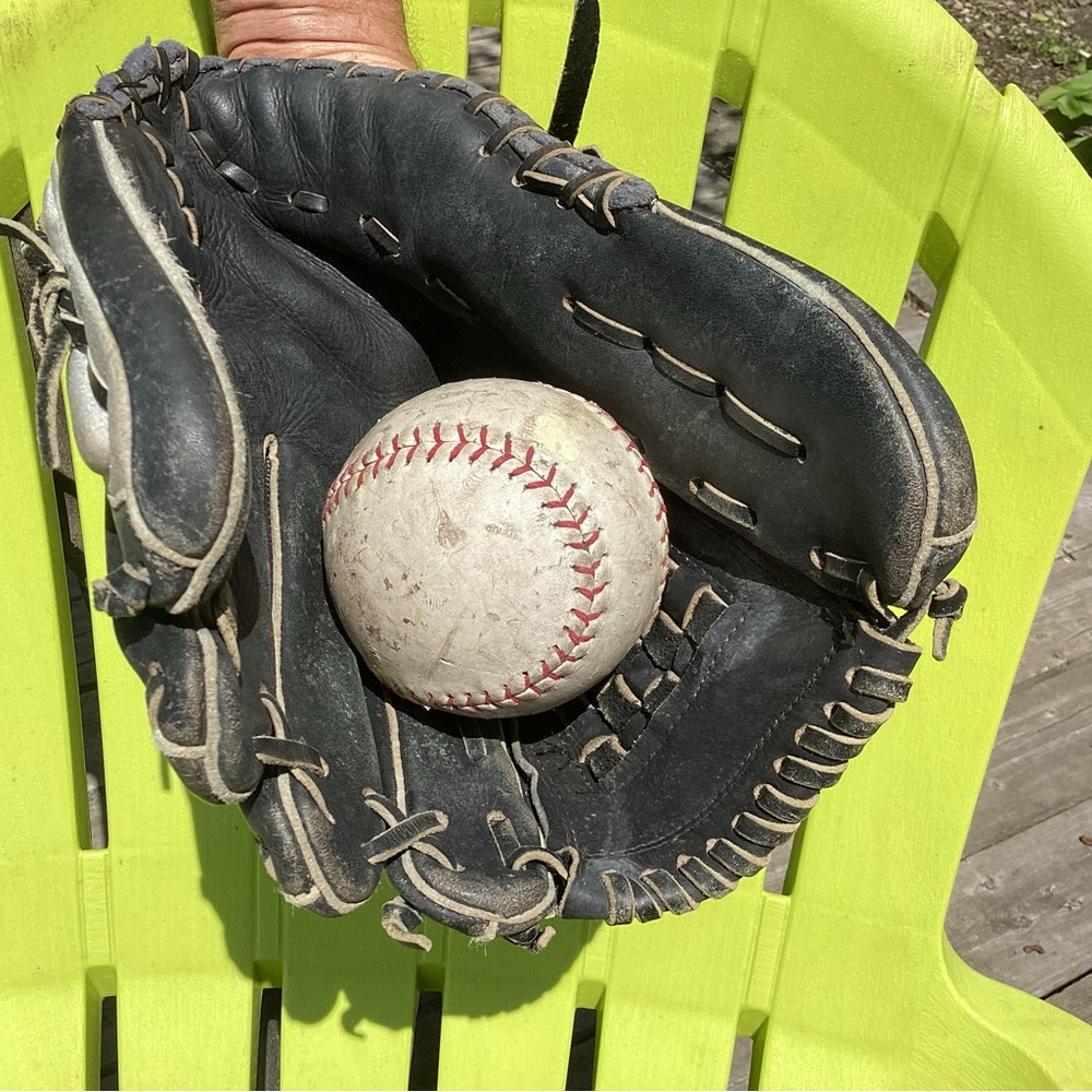 Mizuno Trekfire adult baseball mitt for right handlers.  Great summer sport!